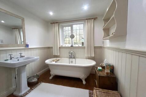 Bath and Shower Room pic1