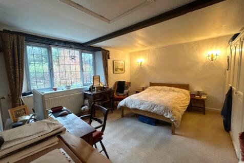 Bedroom One pic 2