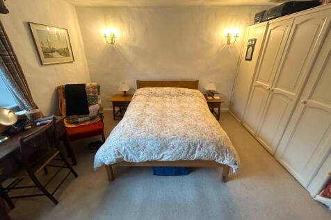 Bedroom One pic3