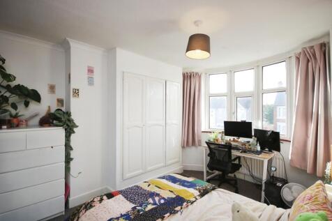 1c09d3a1-Bed 201.JPG