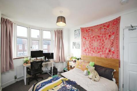 E788db2b-Bedroom 201.JPG