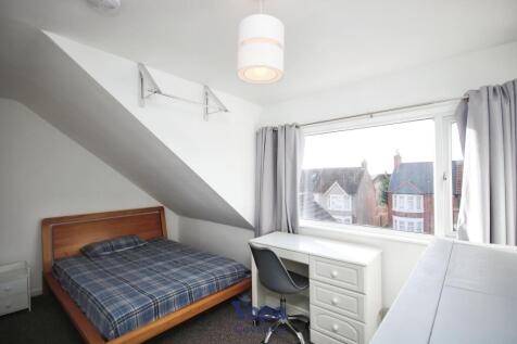 26e7e89c-Bedroom 204.JPG