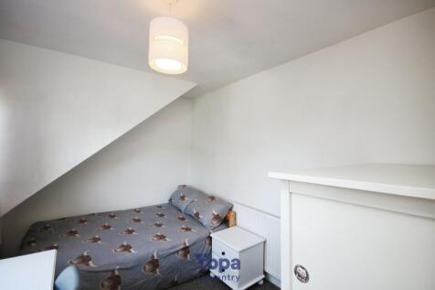 Fbed31e3-Bedroom 205.JPG
