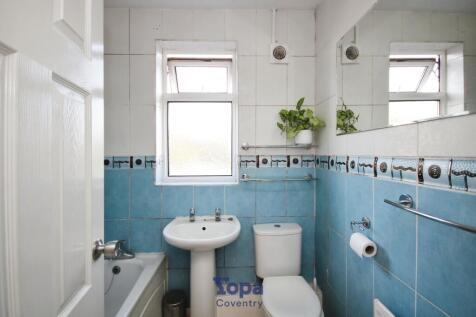 D5b2ee4c-Family 20Bathroom.JPG
