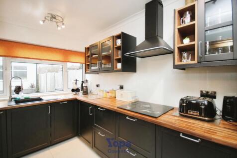 B578572f-Kitchen 202.JPG