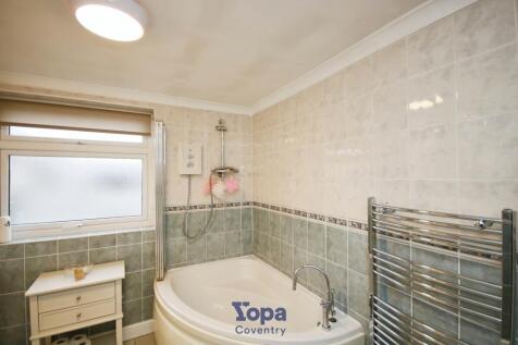 E66d419b-Family 20Bathroom 202.JPG
