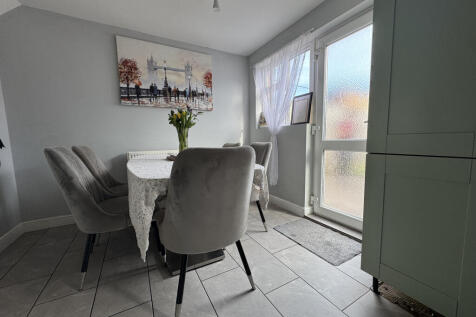Kitchen/Dining Area 5