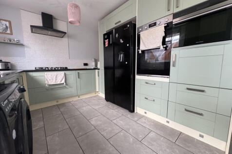 Kitchen/Dining Area 4