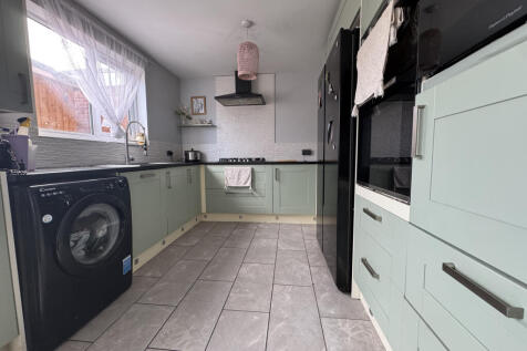 Kitchen/Dining Area 3