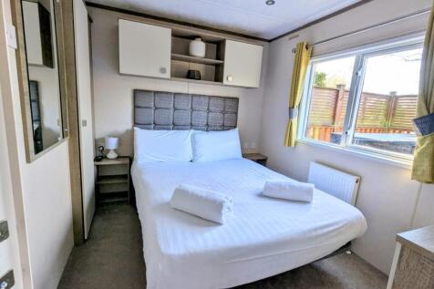MASTER BEDROOM.JPG