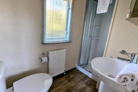 MASTER ENSUITE..JPG
