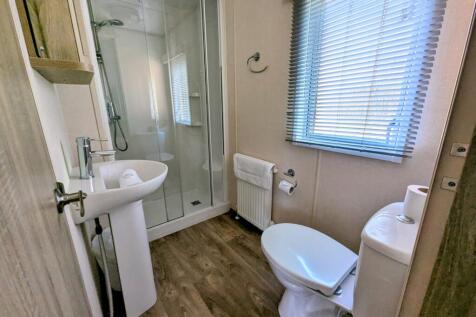 BED 2 ENSUITE .JPG