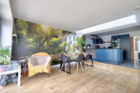 Kitchen:Dining Room