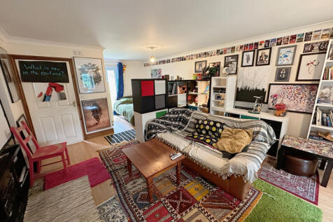 Ground floor Lounge/bedroom