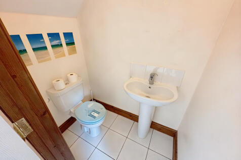 Top Floor bedroom w/c