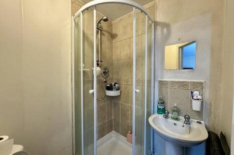 en-suite shower