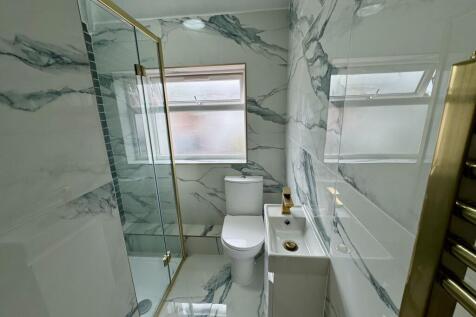 luxury bathroom