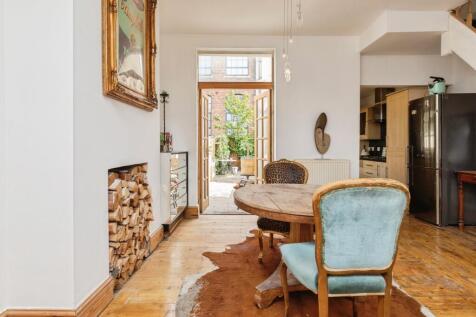 Open Plan Living/Dining Room 4