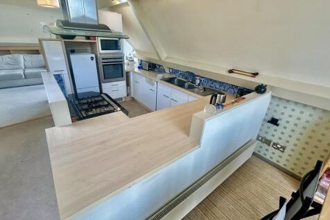 Kitchen / Dining Area