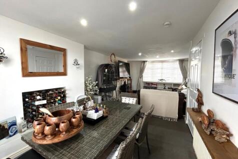 Lounge Dining Room ( R-L )