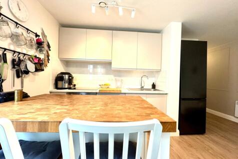 Kitchen / Living Room 3