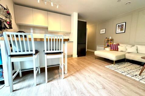 Kitchen / Living Room 4