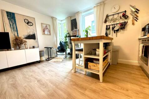 Kitchen / Living Room 5