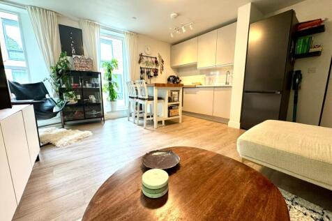 Kitchen / Living Room 9