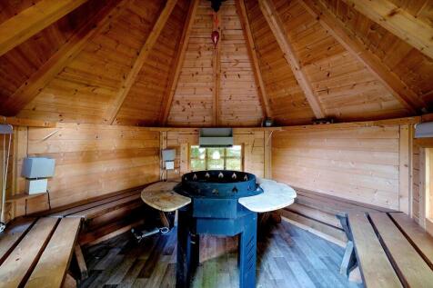 BBQ Hut