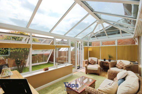 28f2fd9b-Conservatory.JPG