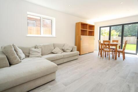 Living/kitchen/dining area