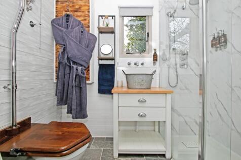 Shepherds Hut Shower Rrom