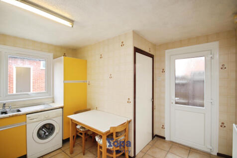 3353cebb-Kitchen 202.JPG