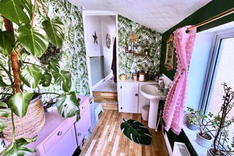 Bathroom to sink area