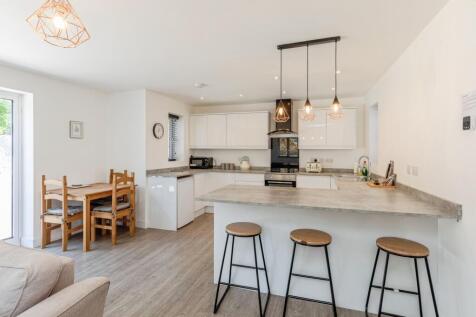 Kitchen / Living Room 3