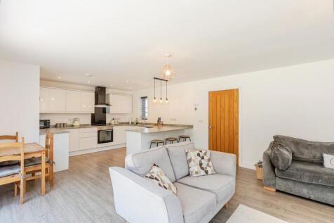 Kitchen / Living Room 4