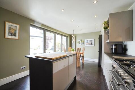 Kitchen / dining room