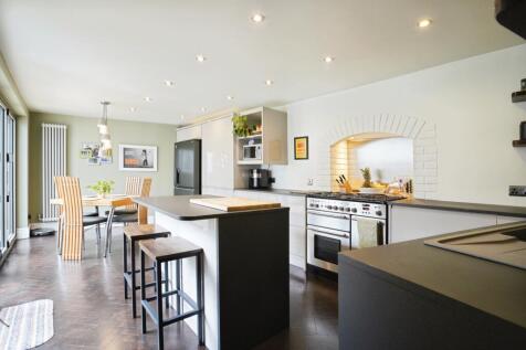 Kitchen / dining room