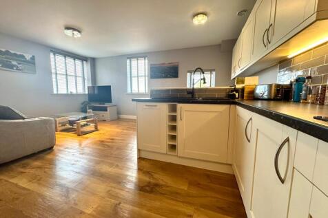 Kitchen / Living Room 4