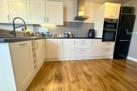Kitchen / Living Room 5