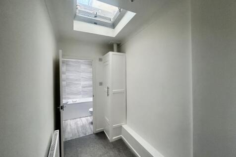 Bedroom One to En-Suite.JPG