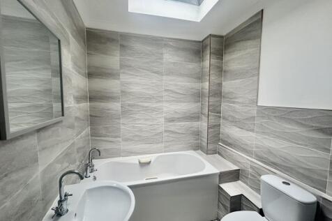 Bedroom One En-Suite.JPG