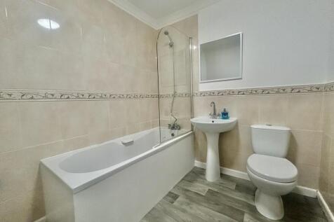 Bathroom.JPG