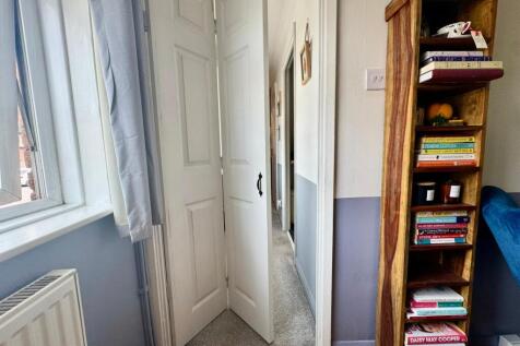 Hinged door lounge/hall