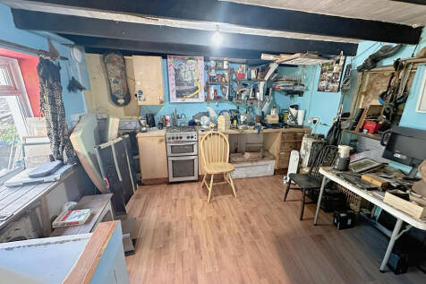 Kitchen/Entrance