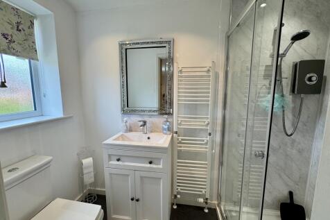 en-suite shower