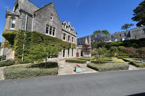 Manor House Outside.JPG