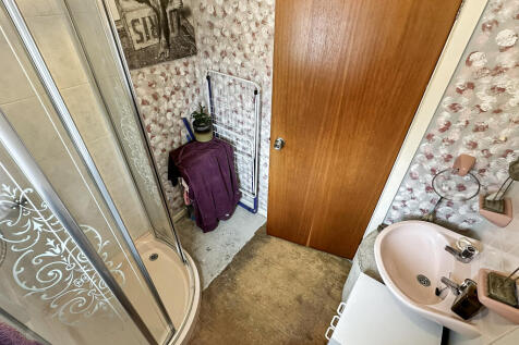 Bath/Shower Room