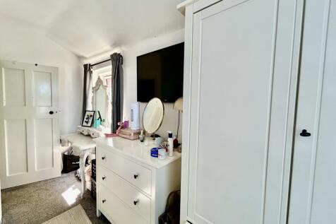 Bedroom One Pic 2