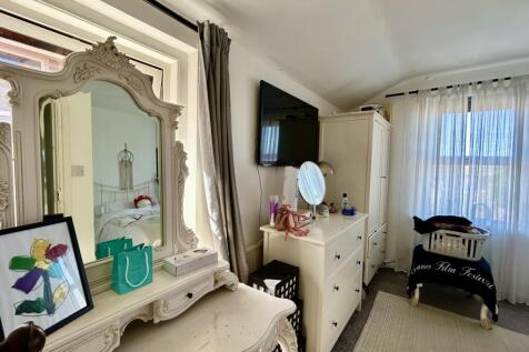 Bedroom One Pic2